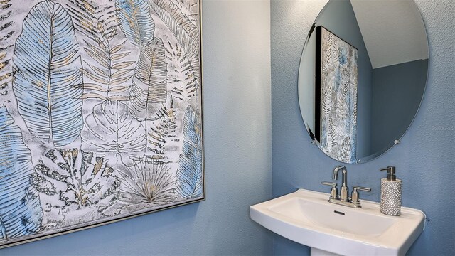 bathroom featuring sink