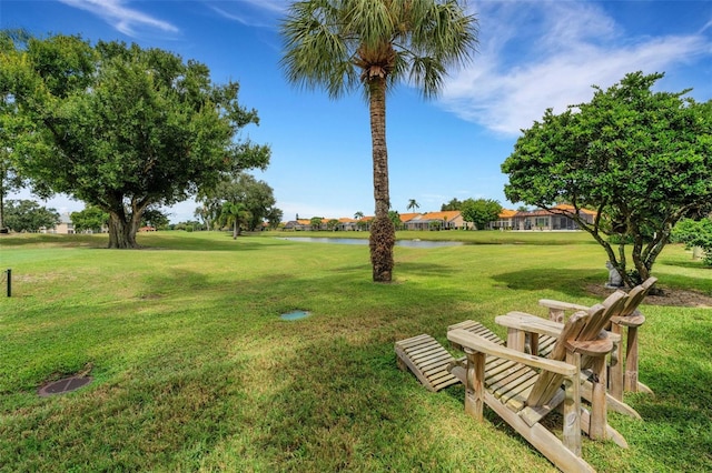 view of yard featuring a water view