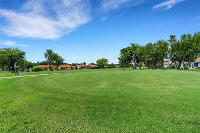 view of property's community featuring a lawn