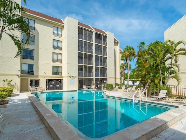 view of swimming pool