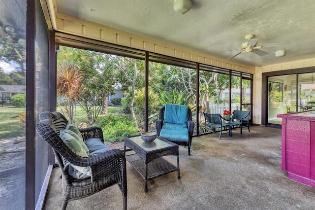 sunroom with ceiling fan