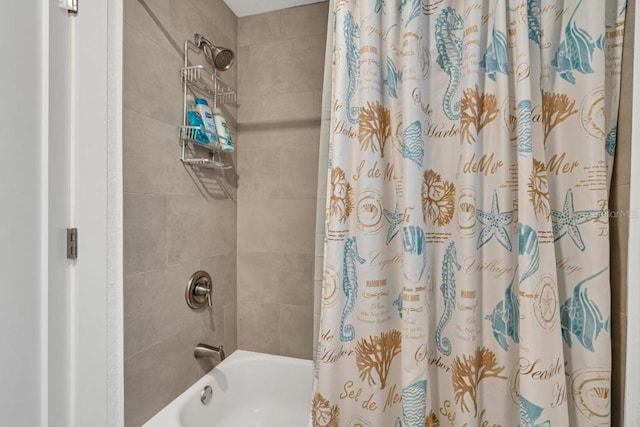 bathroom featuring shower / tub combo