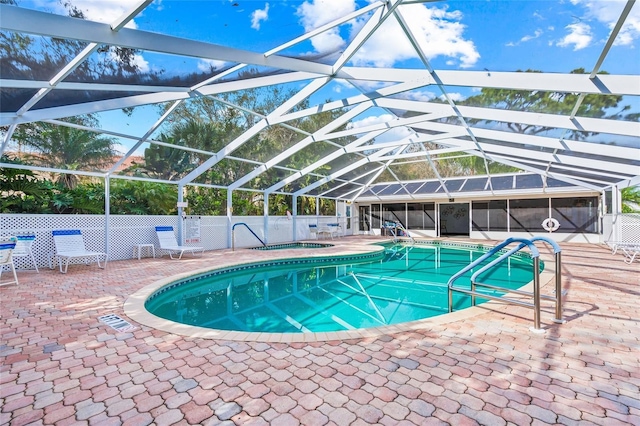 3653 Bonaventure Ct, Sarasota, FL 34243 - community pool with a community hot tub, a patio, fence, and a lanai