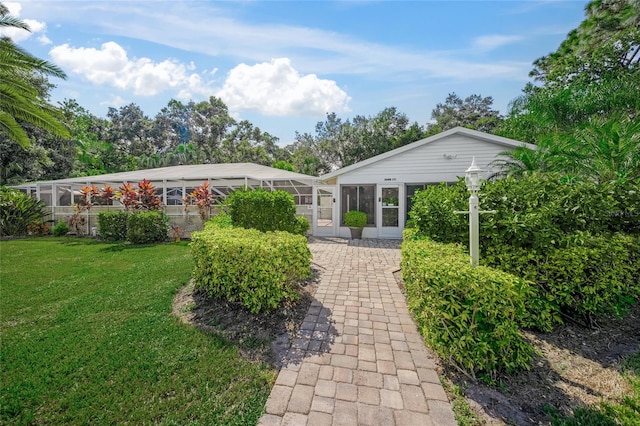 ranch-style home featuring a front lawn