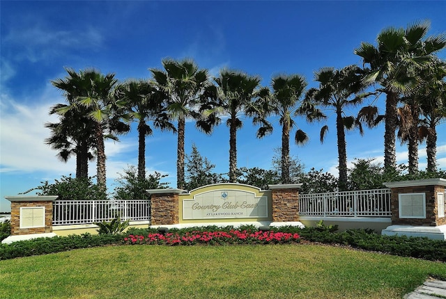 community sign with a lawn