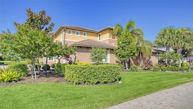 view of front of home with a front lawn