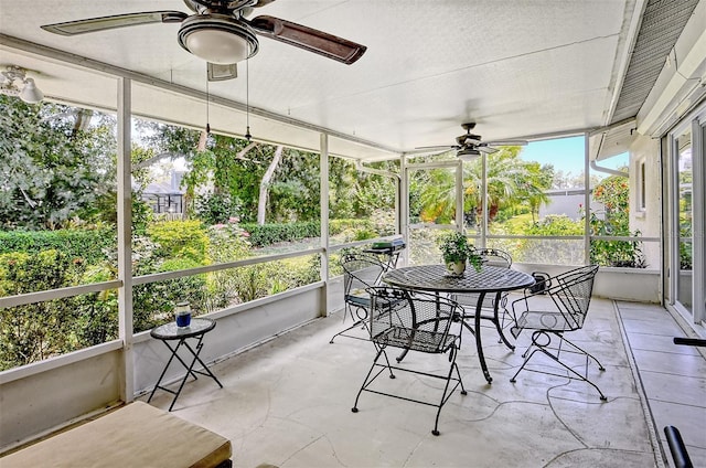 sunroom featuring ceiling fan