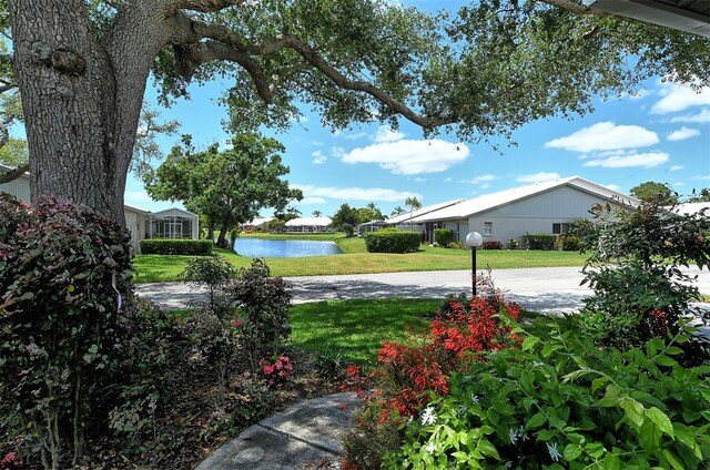 view of yard featuring a water view