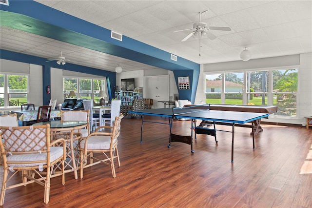 playroom with lofted ceiling, hardwood / wood-style floors, ceiling fan, and billiards