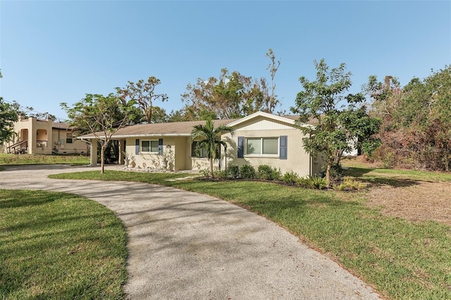 single story home with a front lawn