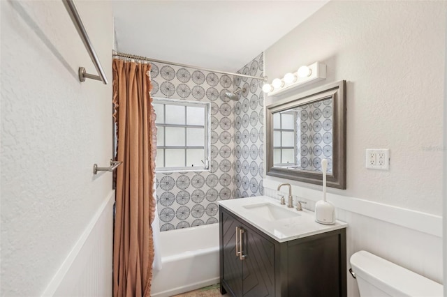 full bathroom featuring shower / tub combo with curtain, vanity, and toilet