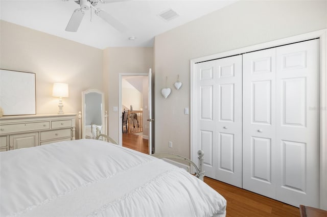 bedroom featuring a closet, light hardwood / wood-style floors, and ceiling fan