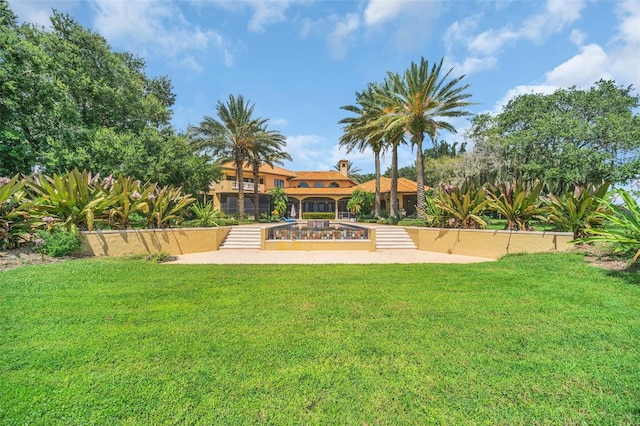 view of yard featuring a patio area