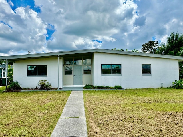 view of front of property with a front yard