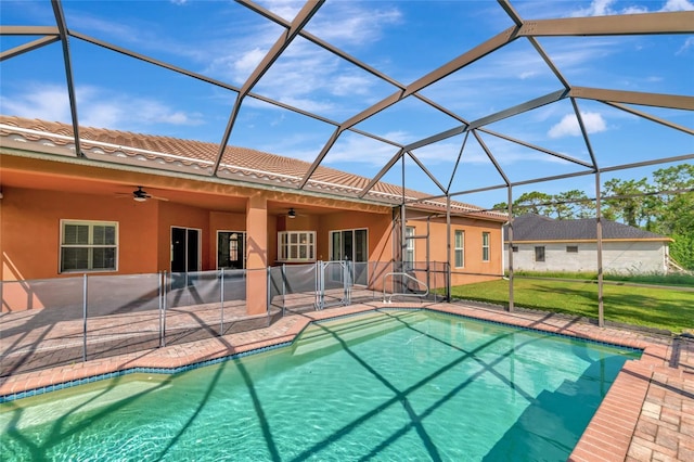 111 172nd St E, Bradenton, FL 34212 - swimming pool with ceiling fan, a patio area, and a lanai