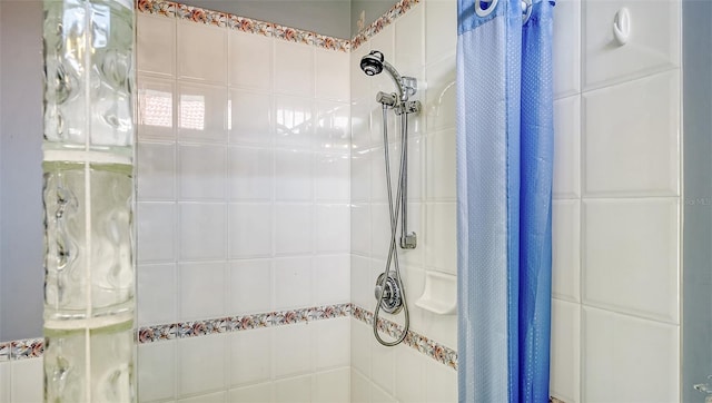 bathroom with curtained shower