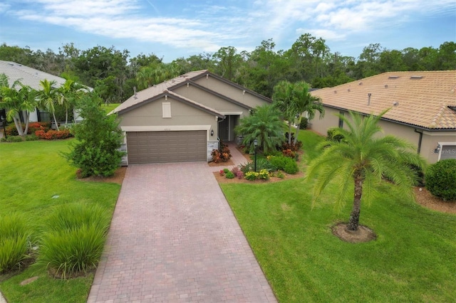 view of front facade featuring a garage and a front lawn