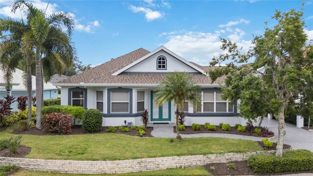 view of front of house with a front lawn