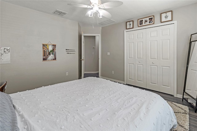 bedroom featuring wood-type flooring, ceiling fan, and a closet