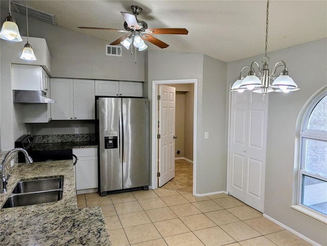 kitchen with stainless steel fridge, a sink, lofted ceiling, a ceiling fan, and range