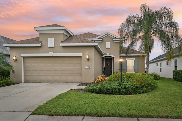 view of front of house featuring a lawn and a garage