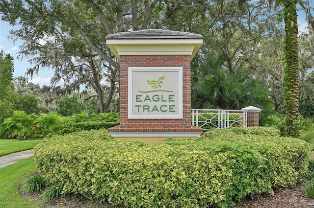 view of community / neighborhood sign