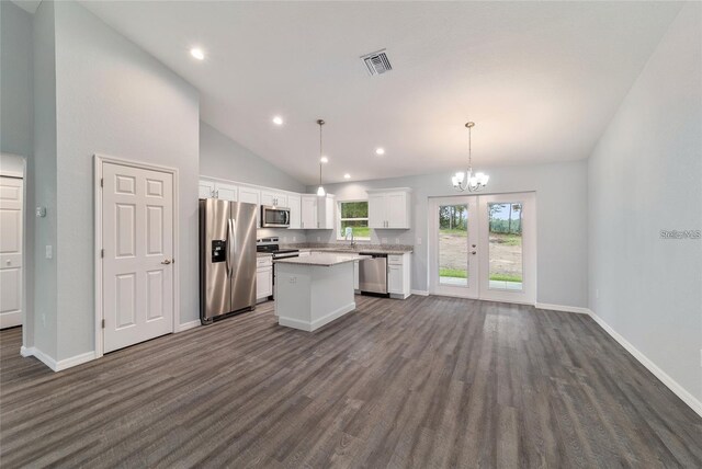 6319 NW 67th Ter, Ocala, FL 34482 - kitchen with appliances with stainless steel finishes, white cabinets, dark wood finished floors, a kitchen island, and lofted ceiling