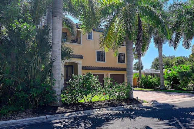 view of front of property featuring a garage