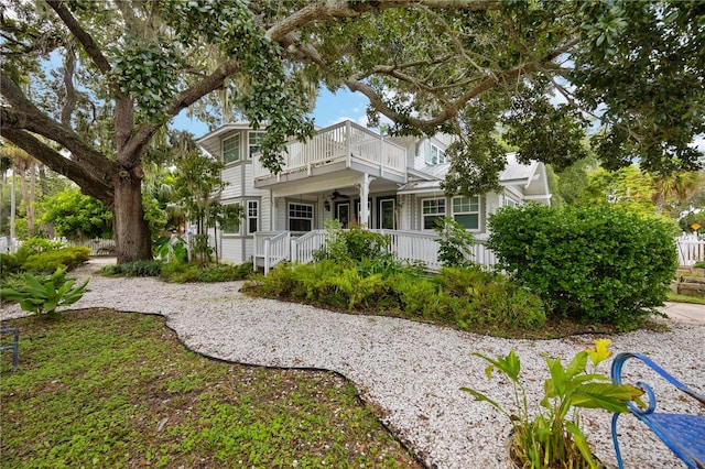 view of front of property featuring a balcony