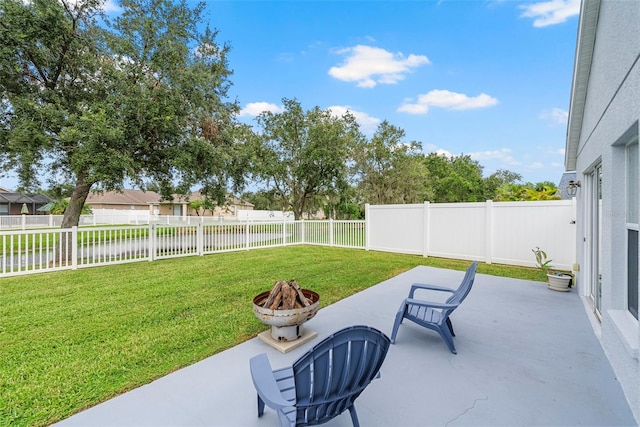 view of patio with an outdoor fire pit