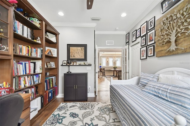 bedroom featuring a closet, dark hardwood / wood-style floors, ceiling fan, and crown molding