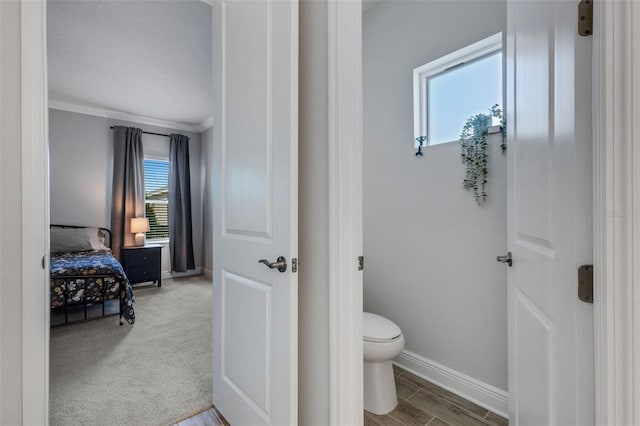 bathroom featuring plenty of natural light, hardwood / wood-style floors, a textured ceiling, and toilet