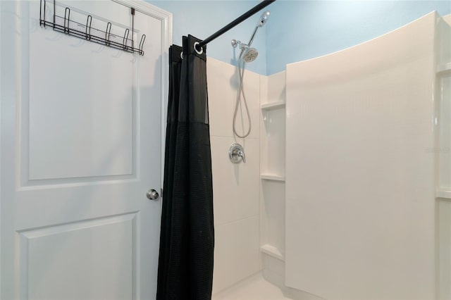 bathroom featuring curtained shower