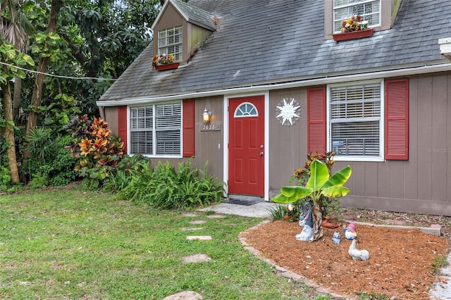 property entrance featuring a lawn