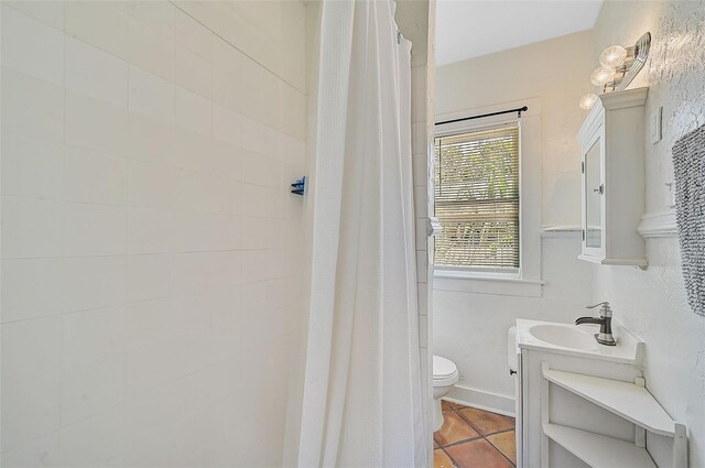 1677 4th St, Sarasota, FL 34236 - bathroom with tile patterned floors, toilet, curtained shower, and vanity