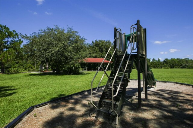 view of jungle gym featuring a yard