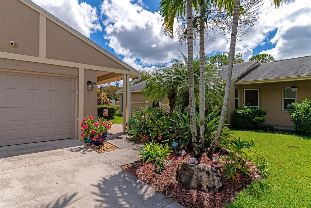 property entrance featuring a yard