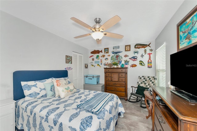 bedroom featuring ceiling fan and a closet