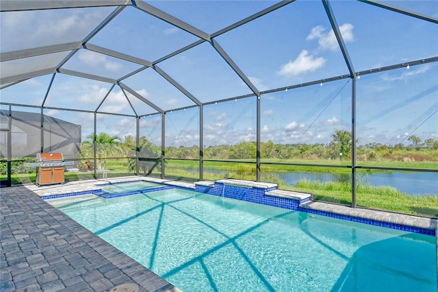 view of swimming pool featuring a lanai, a water view, an in ground hot tub, and a patio area