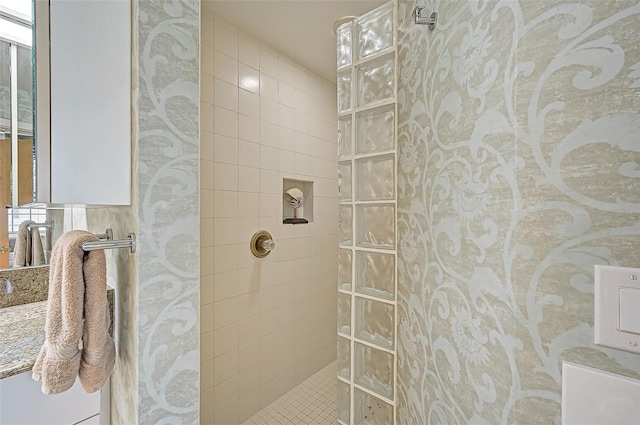 bathroom featuring tiled shower