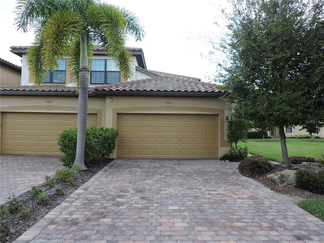 view of front facade with a garage and a front yard