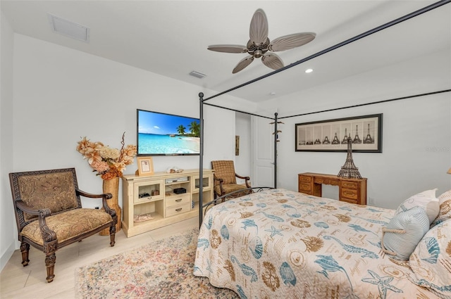 bedroom with ceiling fan