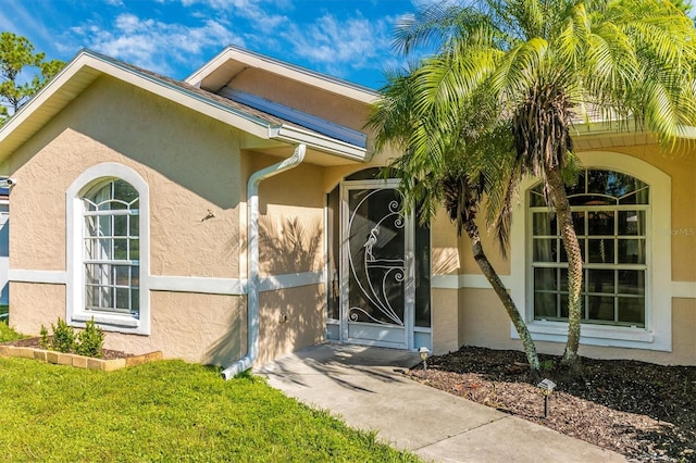 view of front of property with a front yard