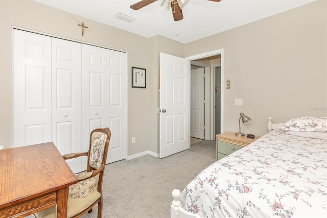 bedroom with light carpet, ceiling fan, and a closet