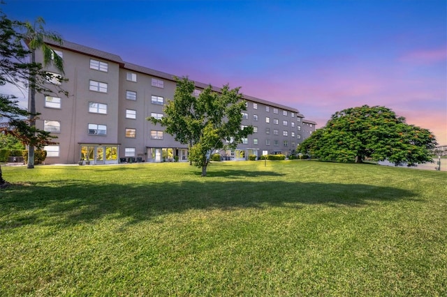 view of home's community featuring a lawn