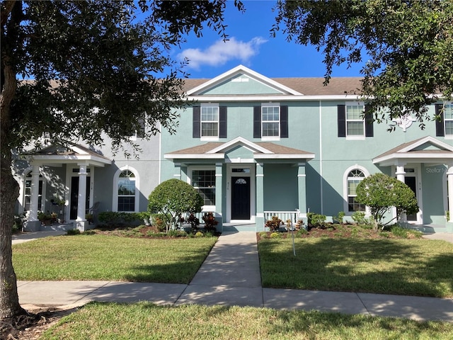 view of front of home featuring a front lawn