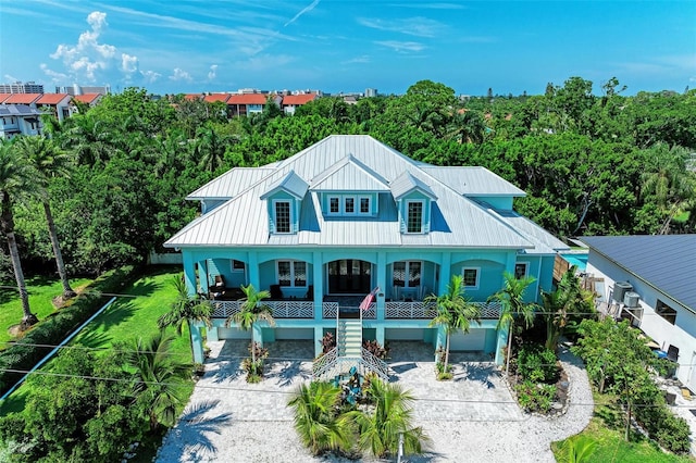 view of front of house featuring a porch, a front lawn, and a garage