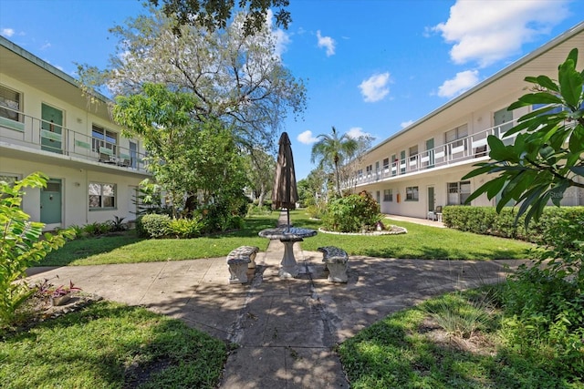 view of property's community featuring a yard