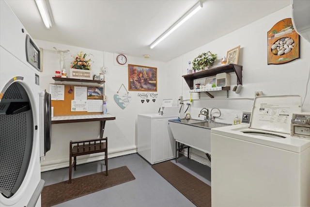 clothes washing area featuring washing machine and dryer