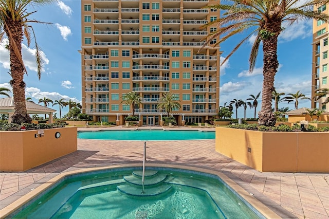 view of swimming pool